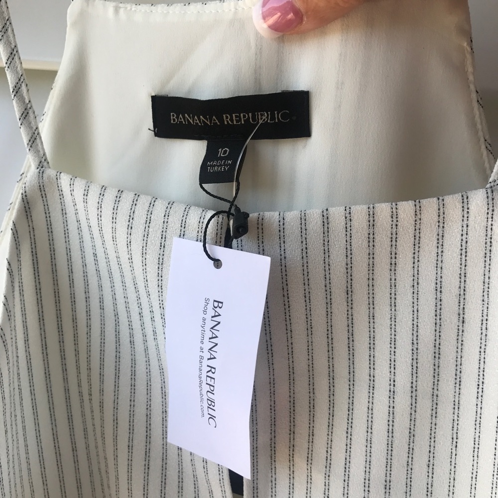 BANANA REPUBLIC Perfect White Top! - Picture 3 of 6